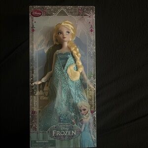 Disney Store - Classic Doll Collection Frozen Elsa Doll